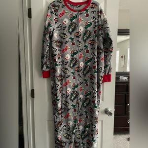 Holiday onesie size 1X will fit 2x also (oversized as I was a 2x and could fit )